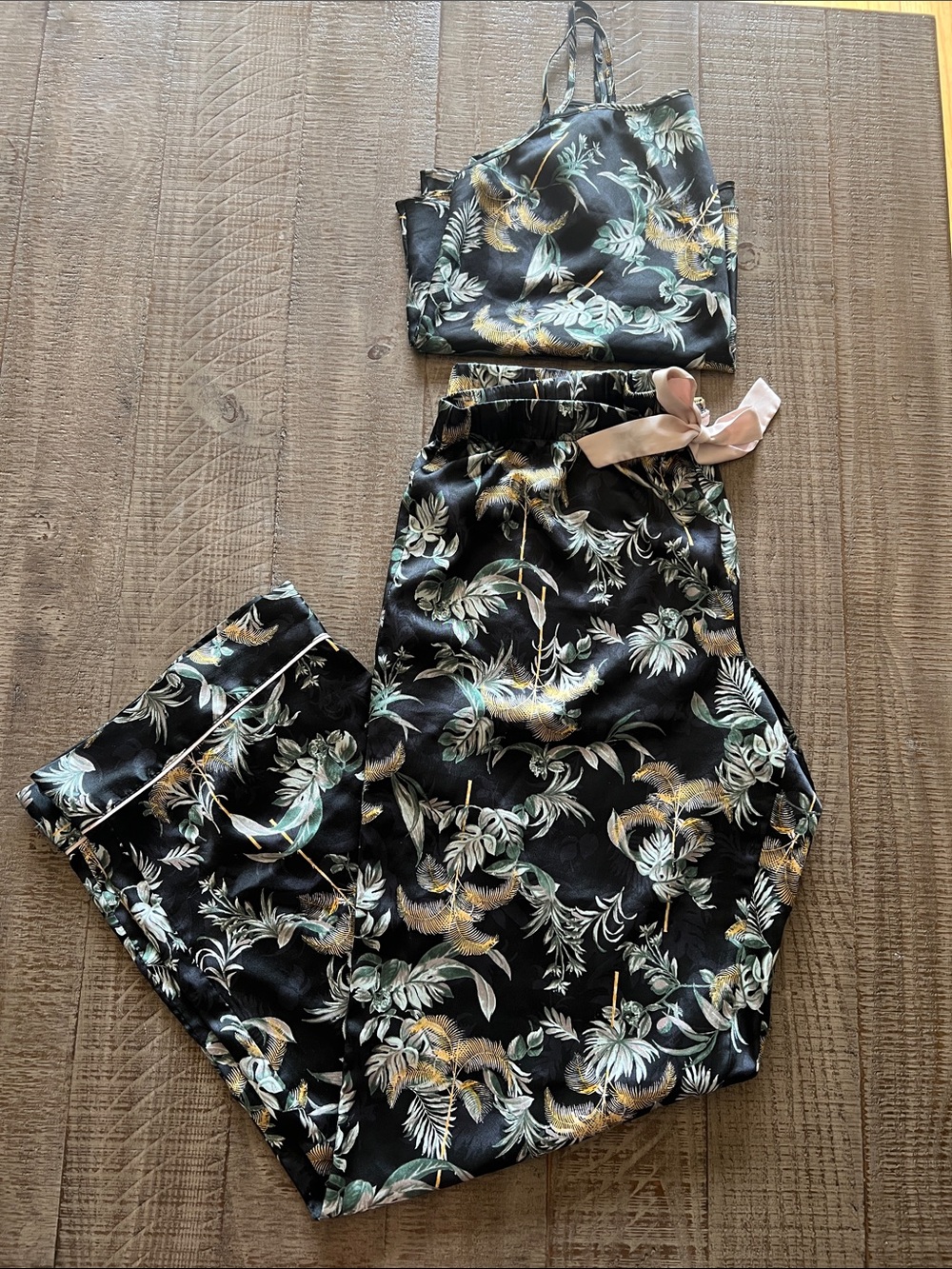 SET Victoria's Secret Black Tropical Print Pajama Top and Pants